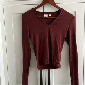 Aritzia T-shirt like new condition. Size medium!